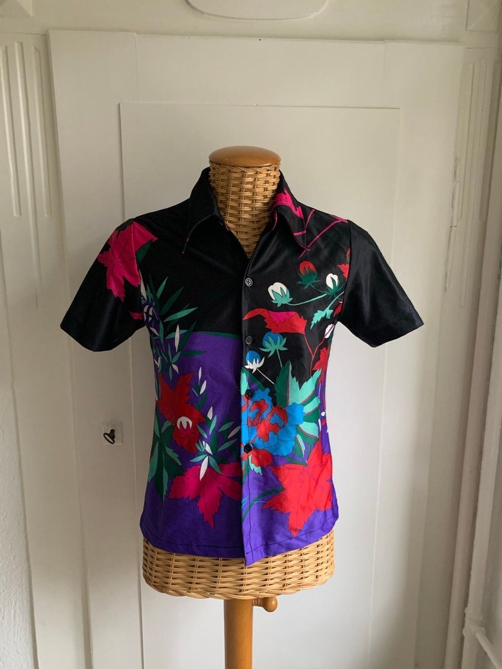 Chemisiers: DEESSE - Vintage Bluse XS – D'occasion à Zürich par Diazaio