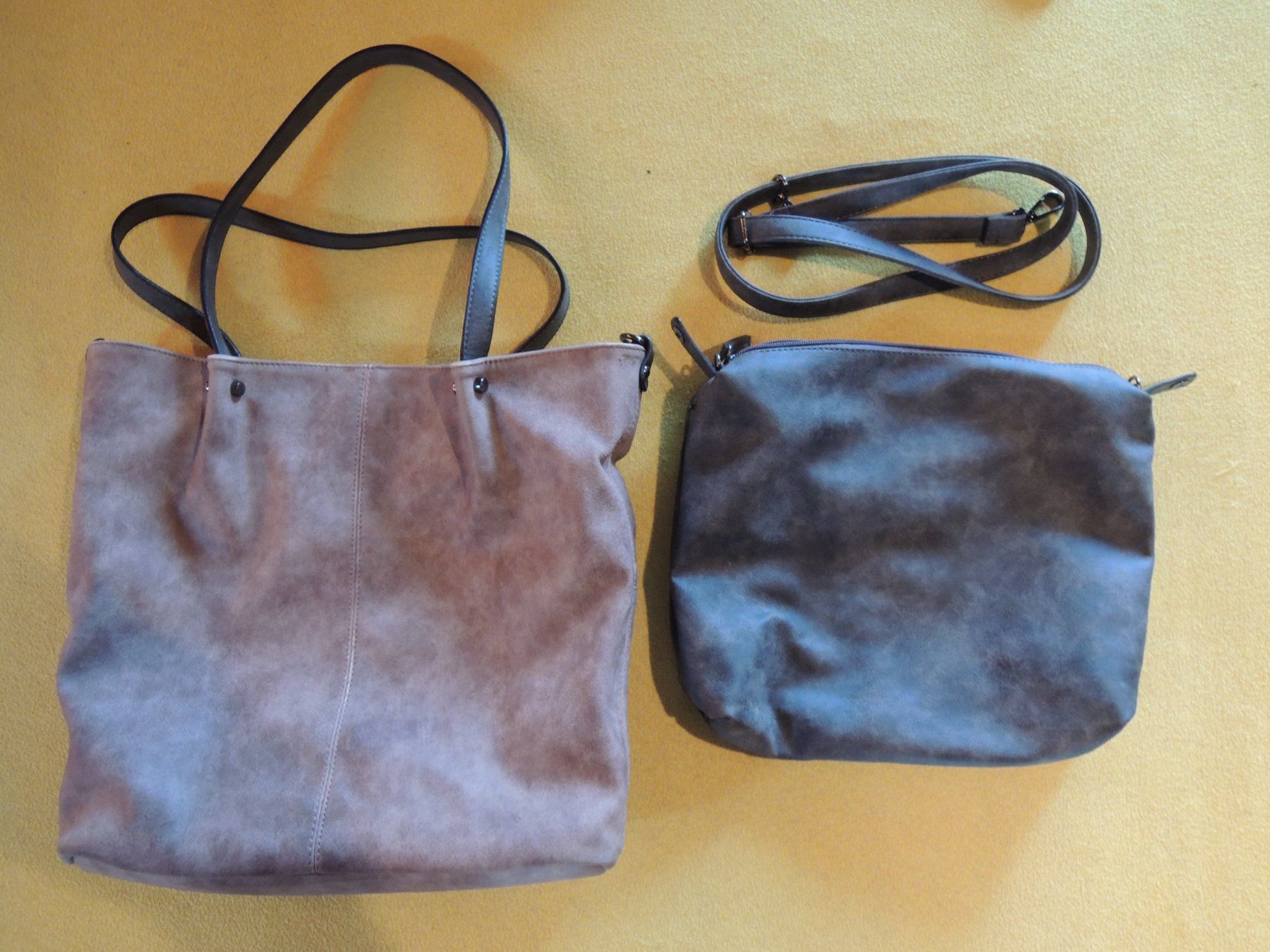 Taschen für Damen: Zwei Damentaschen "NEU" – Neu (gemäss Beschreibung) aus Uznach von rut_xrx5 1