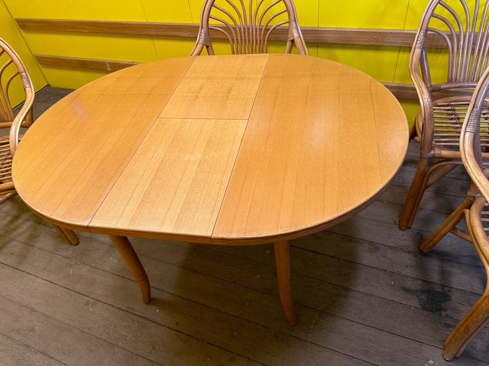Roberti Rattan Rundtisch mit 4x Stühle Kaufen auf Ricardo