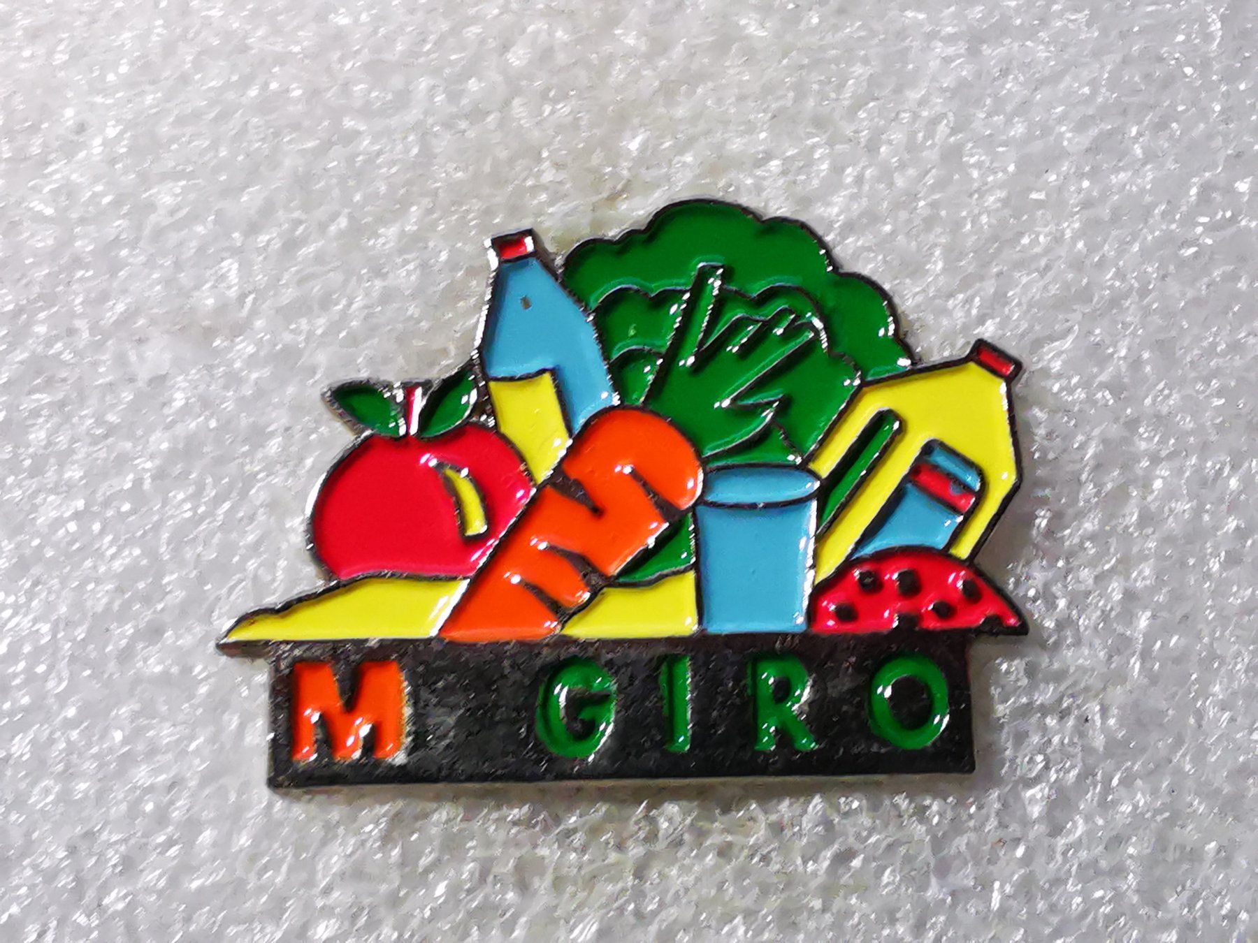 Plaketten & Abzeichen: Ansteckpin 32: Migros M Giro – Gebraucht aus Oppligen von Pin-Fall-Shop