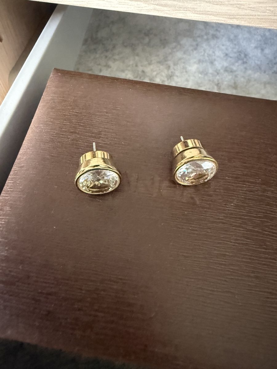 Michael Kors Ohrringe & -stecker: Michael Kors Ohrstecker goldfarben – Gebraucht aus Zürich von Bianca111_ 1
