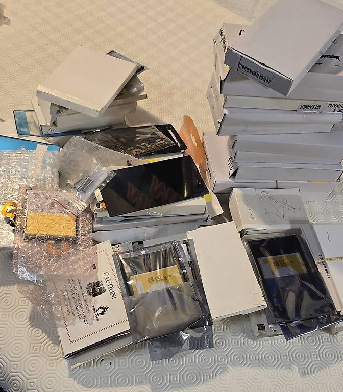 Telefoni: Batteries neuves et quelques écrans LCD – Usato da Renens VD venduto da MTD2211 1