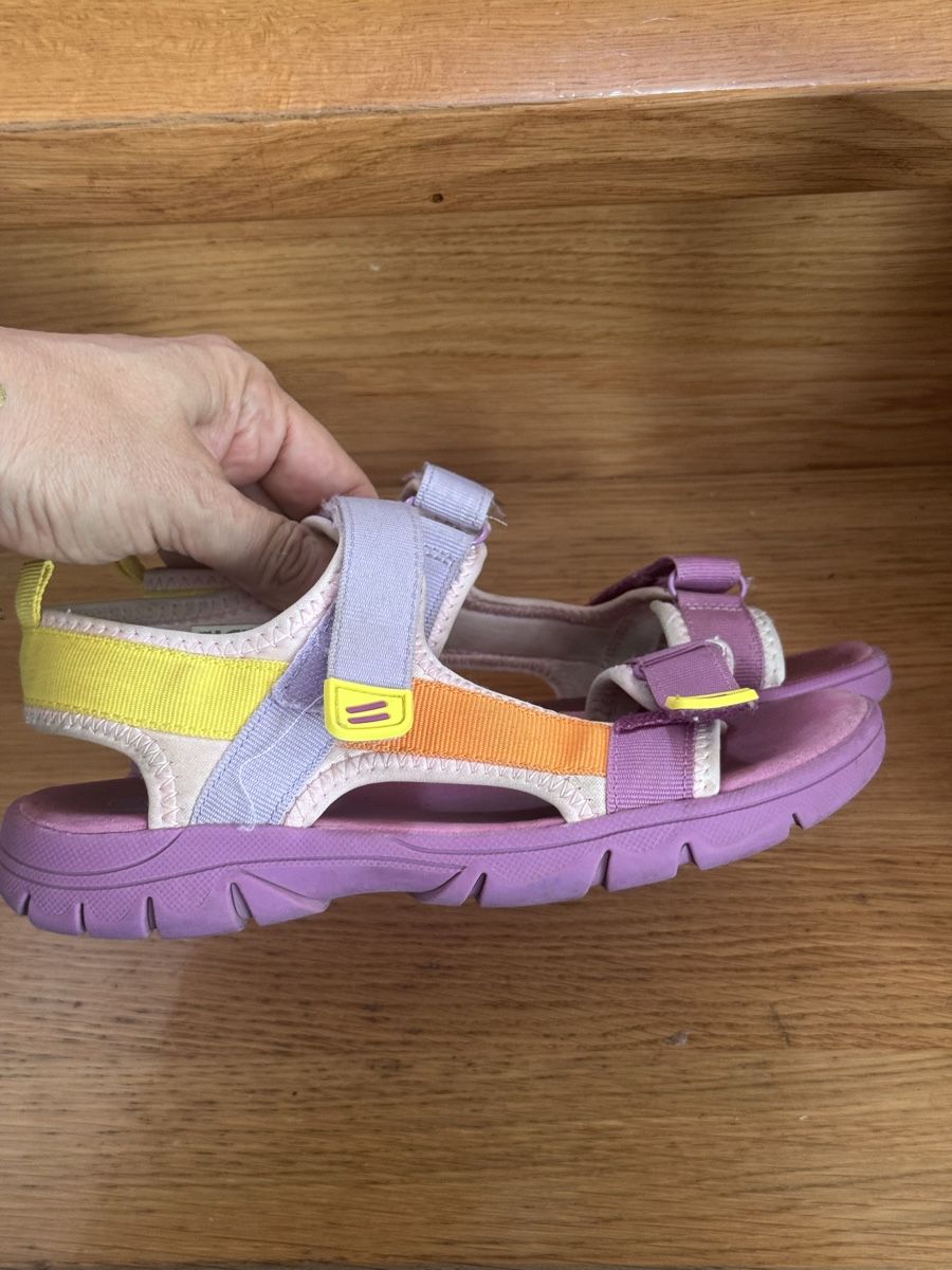 Chaussures filles: Mädchen Sandalen Gr. 33 – D'occasion à Wädenswil par dorodi 1
