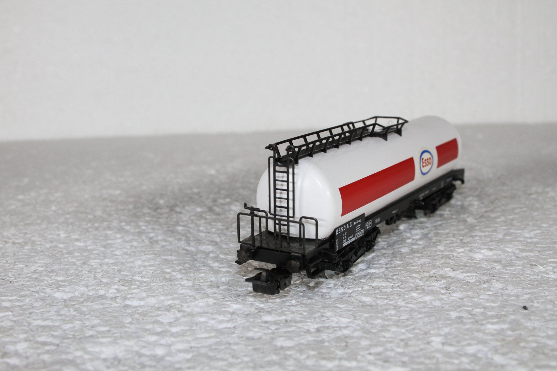 Märklin Modellini di ferrovie: Märklin 4650  DB Esso Kesselwagen – Usato da Triesen venduto da gleis8 1