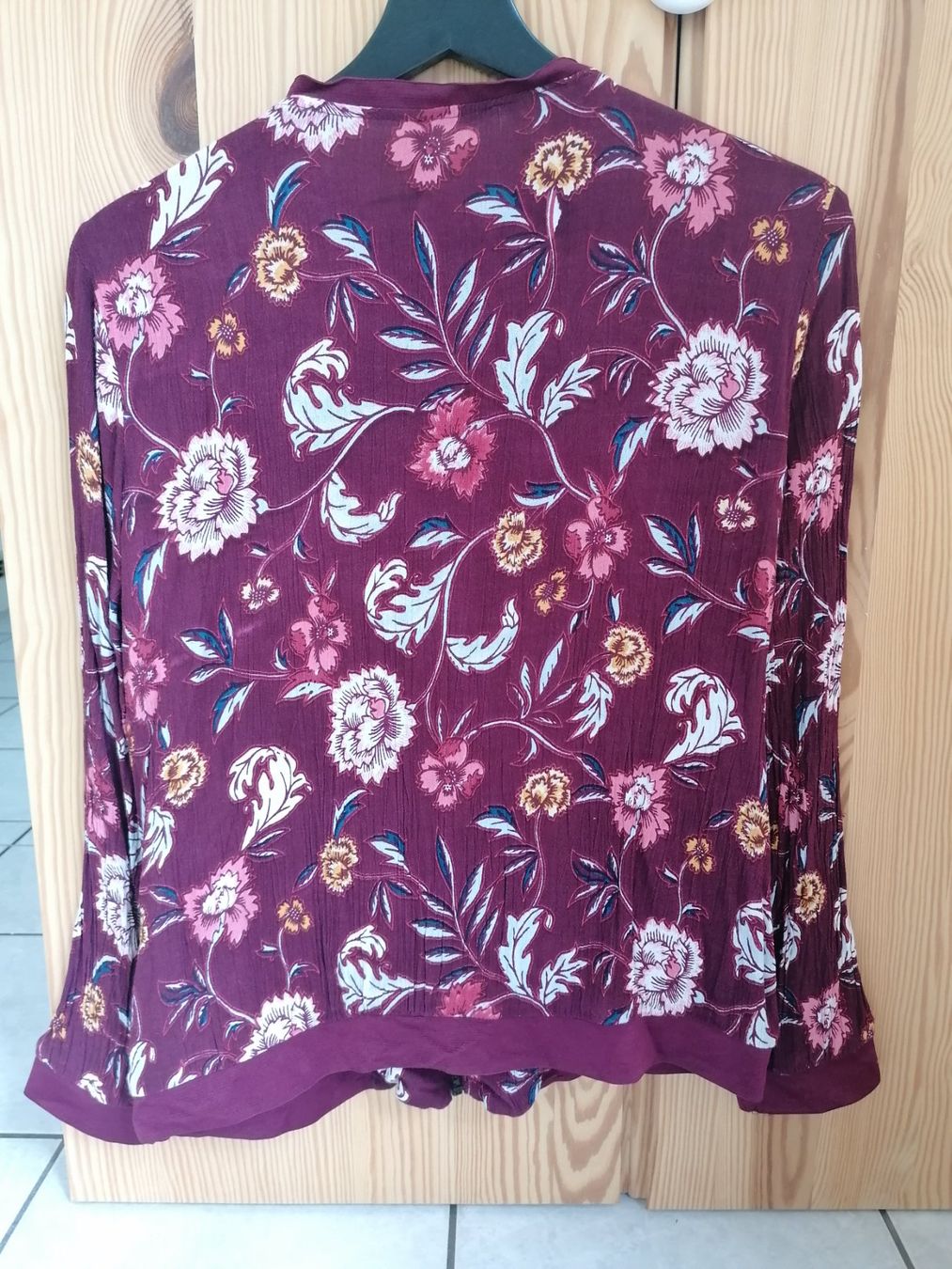Jacken: Blouson aus feiner Viskose mit wunderschönem Print. – Gebraucht aus Schönenbuch von sop_n7zd 1