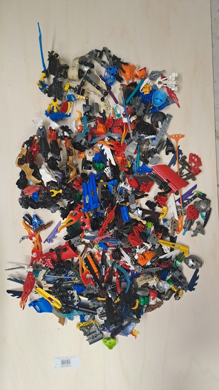 Lego Jouets: Lego Bionicle Teile Konvolut gebraucht – D'occasion à Remigen par Dindli123 1