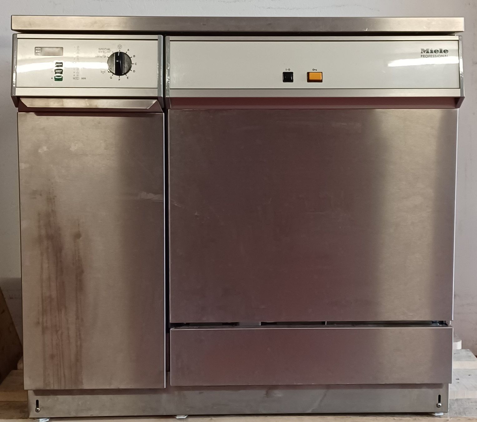 Accessori da laboratorio: Miele G 7883 CD Laboratory Dishwasher – Usato da Niederdorf venduto da LeptonAG_Labor 1