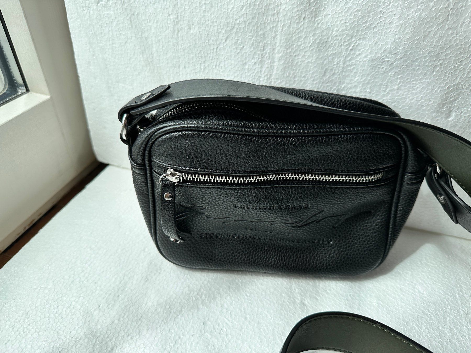 Superdry Borse: Tasche Superdry Kunstleder schwarz – Nuovo (secondo la descrizione) da Gümmenen venduto da FelizitasHermann 1