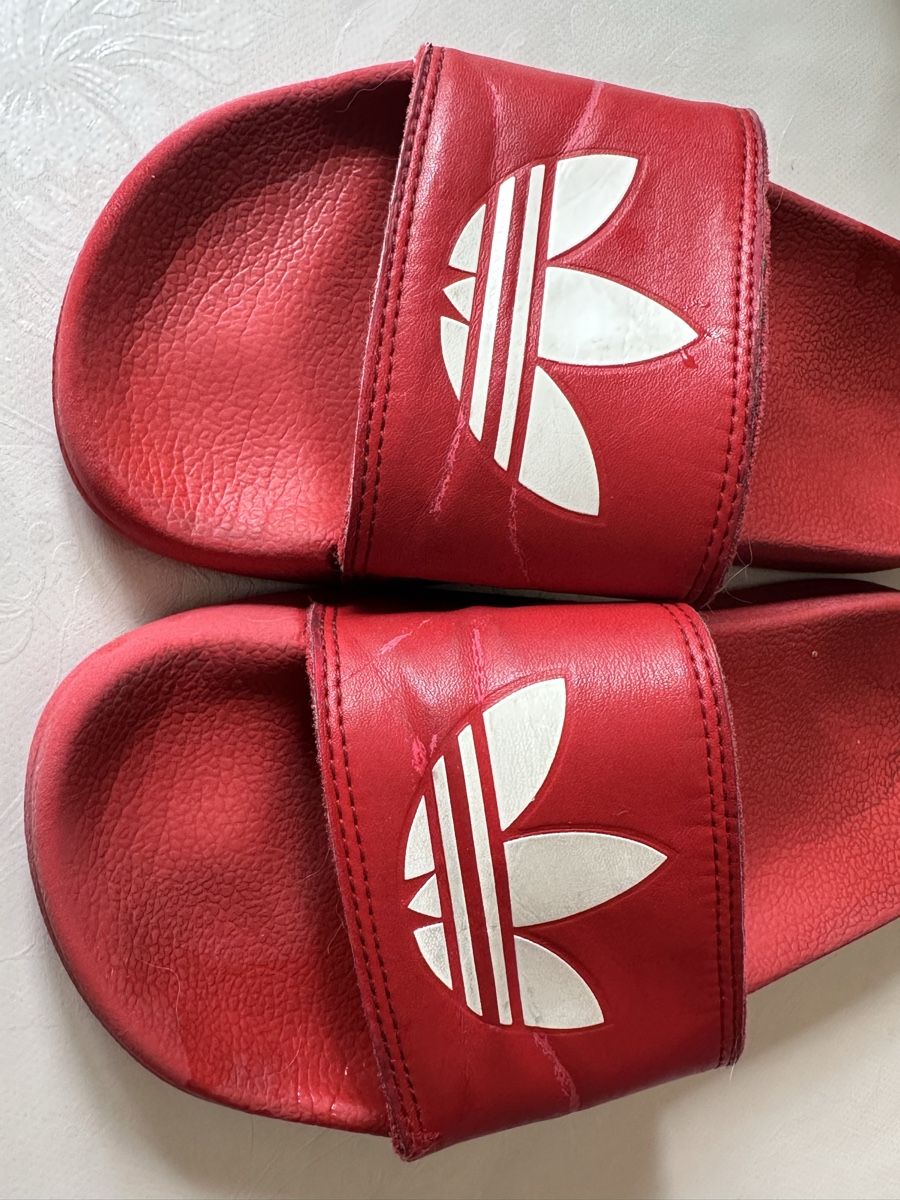 Adidas Herrenschuhe: Claquettes Adidas rouges pointure 36 – Gebraucht aus Marly von Kouli 1