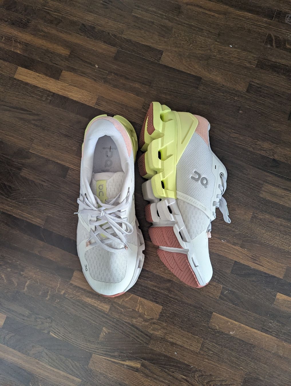 On Scarpe da donna: on Schuhe neuwertig – Nuovo (secondo la descrizione) da Niederwangen BE venduto da jan_p2tb