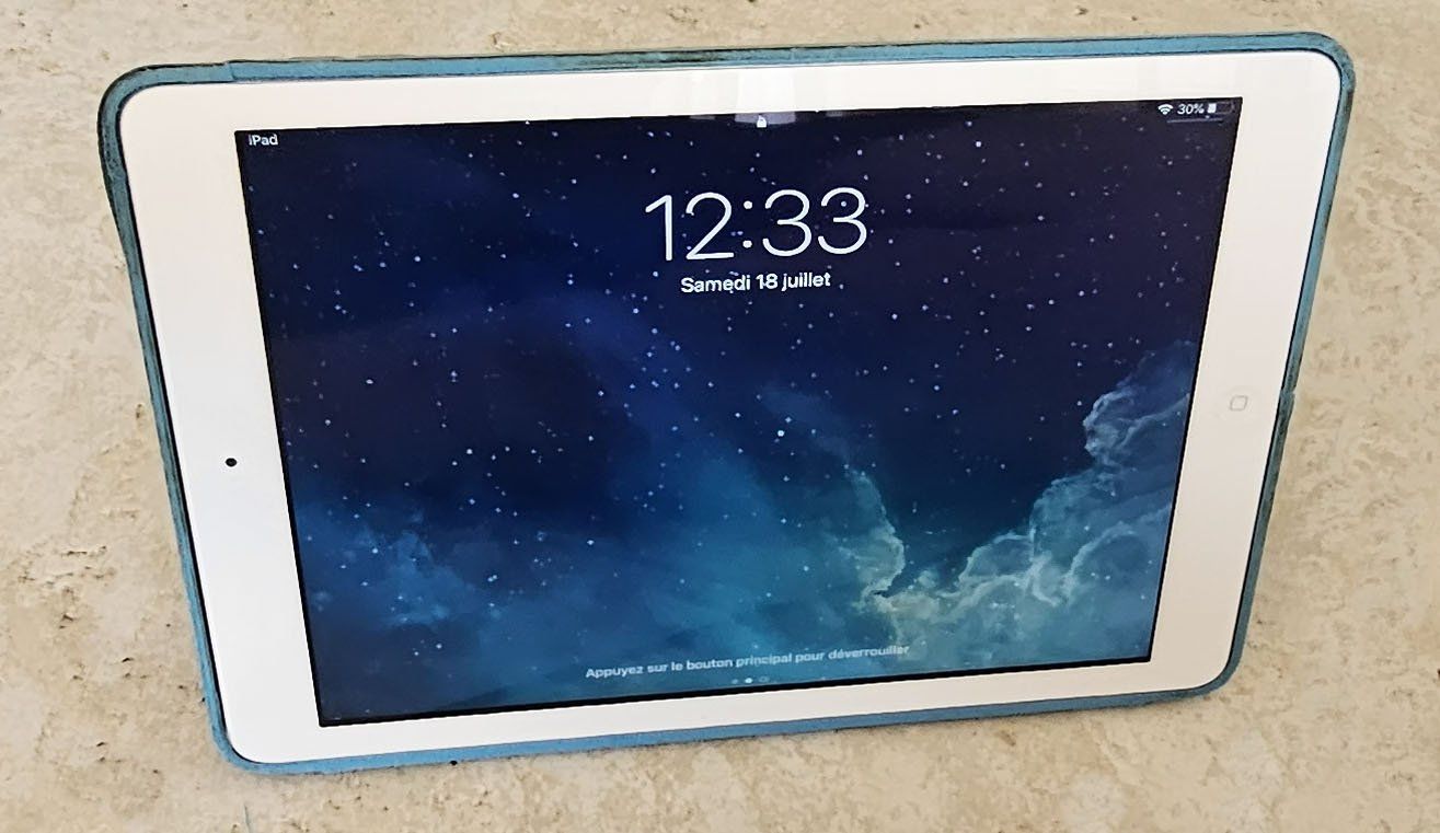 Apple Tablettes PC: iPad Air - avec iPad SmartCase – D'occasion à Jongny par Michoudsv 7