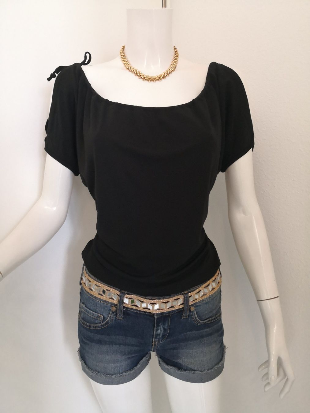 Mango Top: 🤩MANGO TOP SCHWARZ MIT SCHLITZE & MASCHEN – Nuovo (secondo la descrizione) da Olten venduto da Naja-Twins-Twins 2