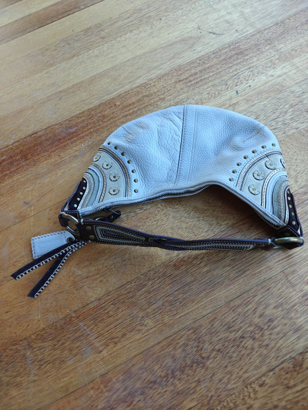Coach Borse da donna: Vintage Coach ivory leather Soho grommet stud Hobo purse bag – Usato da Geneve venduto da readycat 1