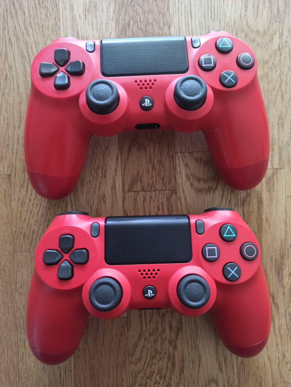 Controller: 2 x Original Controller Sony PS4 Wireless DualShock 4 V2 – Gebraucht aus Oberweningen von mar_87mx 1