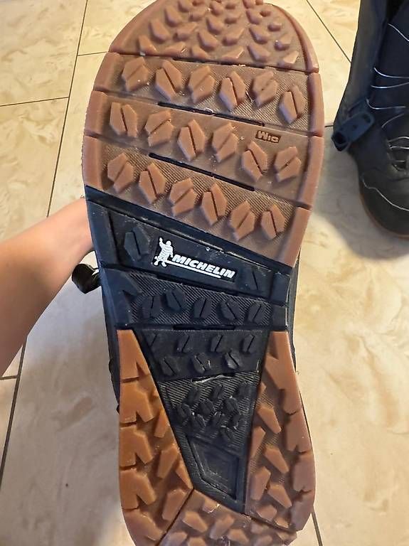 Scarpe da uomo: Snowboardschuhe Lasso Gr.42 – Usato da Fischbach-göslikon venduto da Trinity16 1