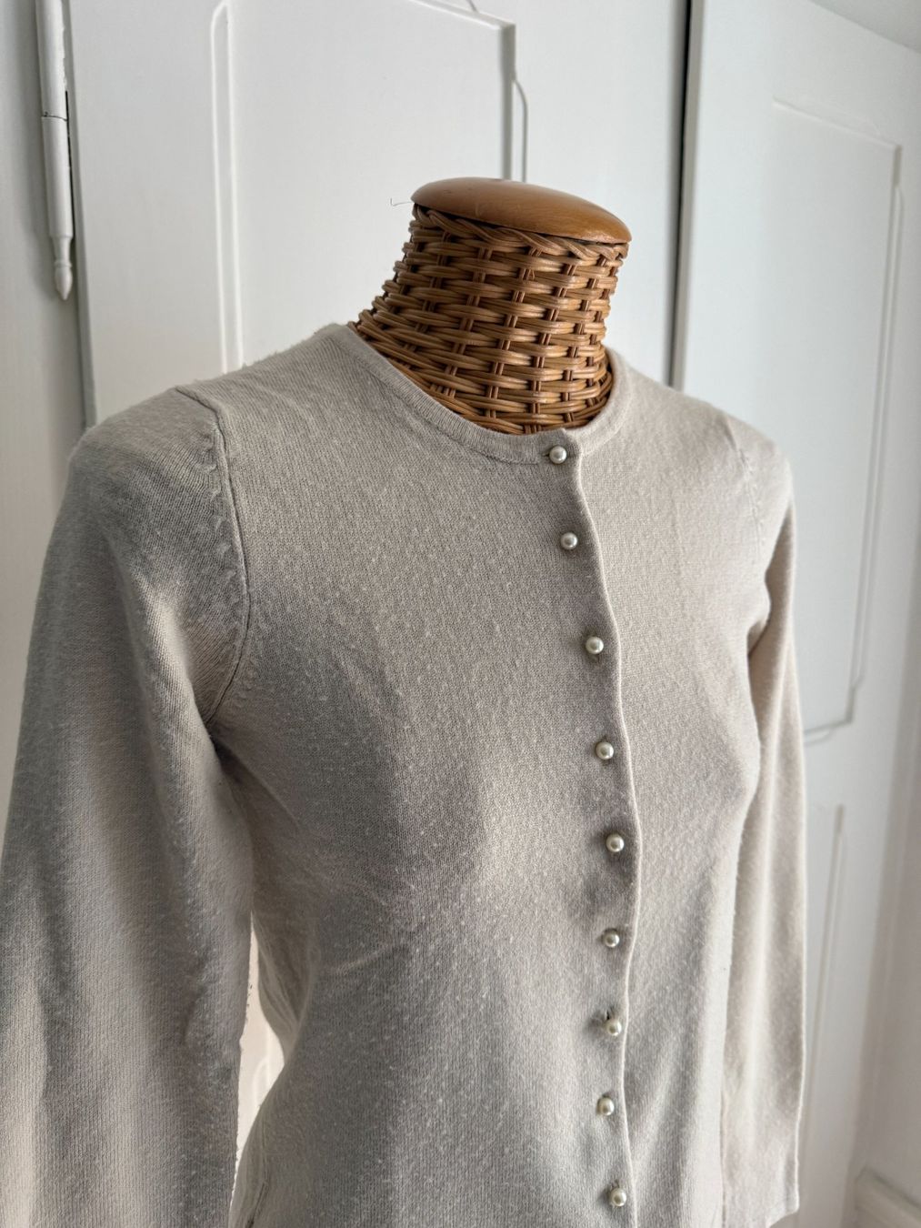 Giacche: COR DOCE - Feinstrick Cardigan Strickjacke beige M – Usato da Zürich venduto da Diazaio 1
