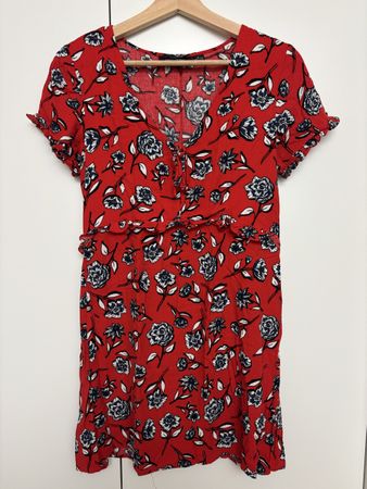 Kleid rot geblümt Grösse M