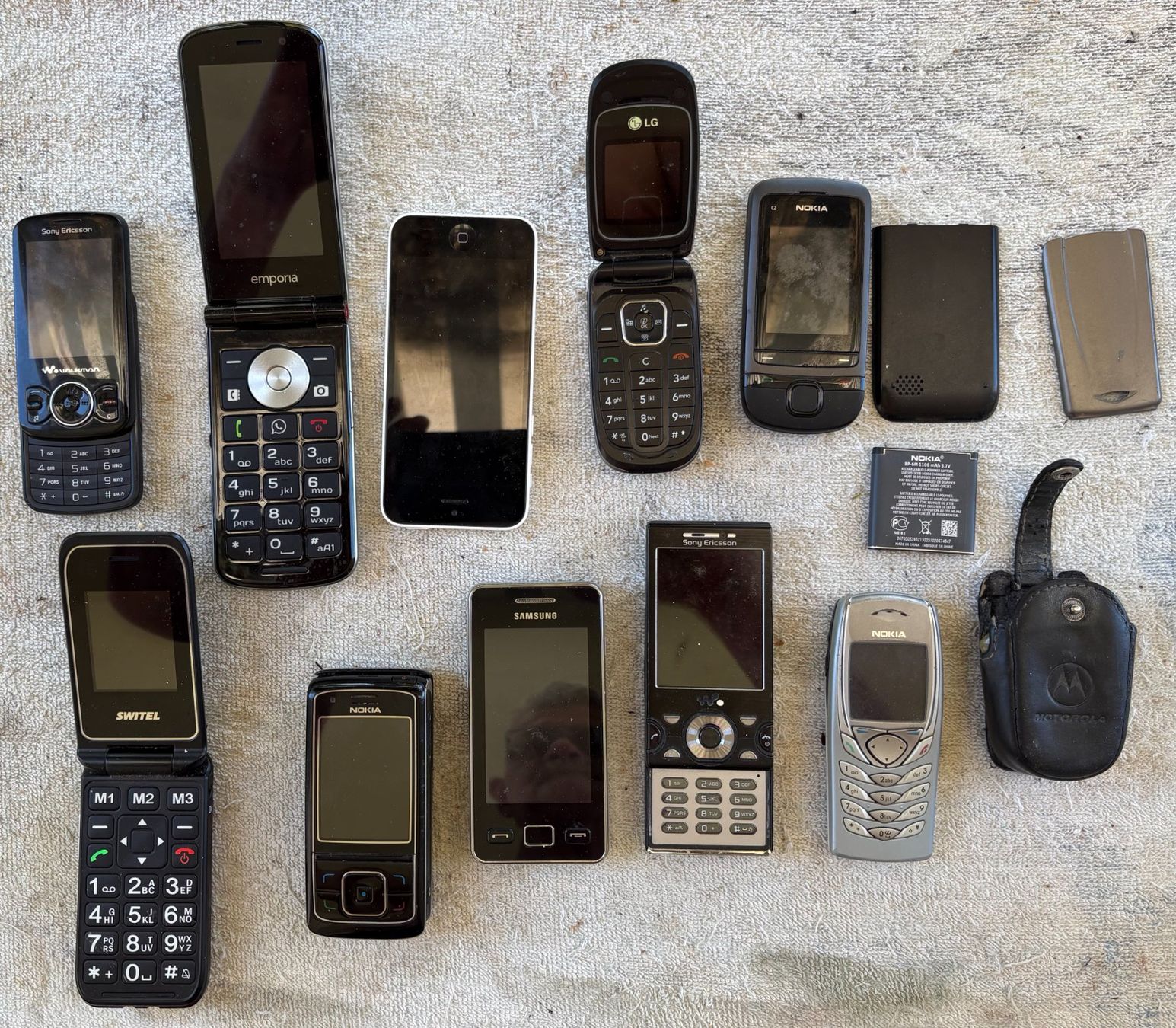Telefoni cellulari / Smartphones: LOT HANDYS ALLE DEFEKT – Difettoso da Ostermundigen venduto da Heavenmaus75