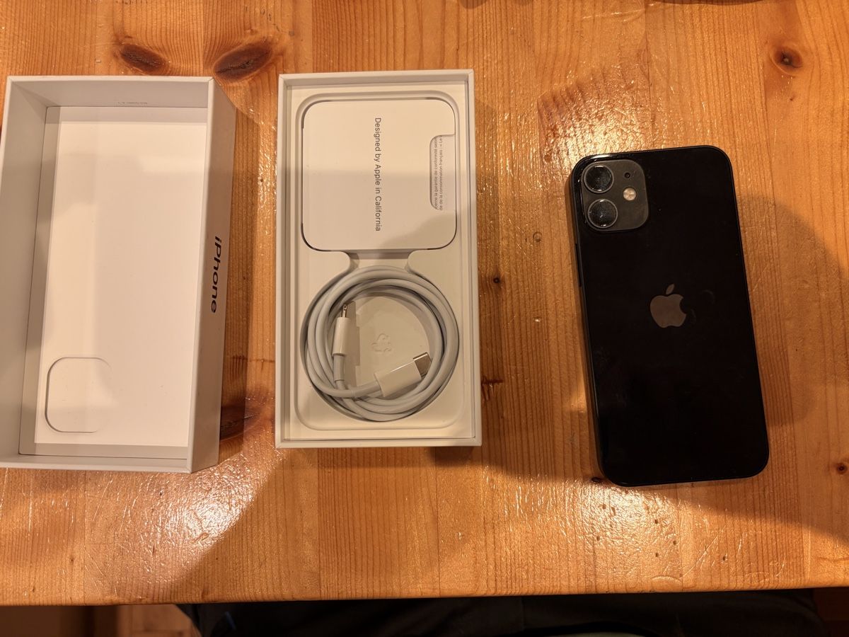 Apple Telefoni cellulari / Smartphones: iPhone 12 mini schwarz tiptop! – Usato da Eschenbach SG venduto da Nairolf1 1