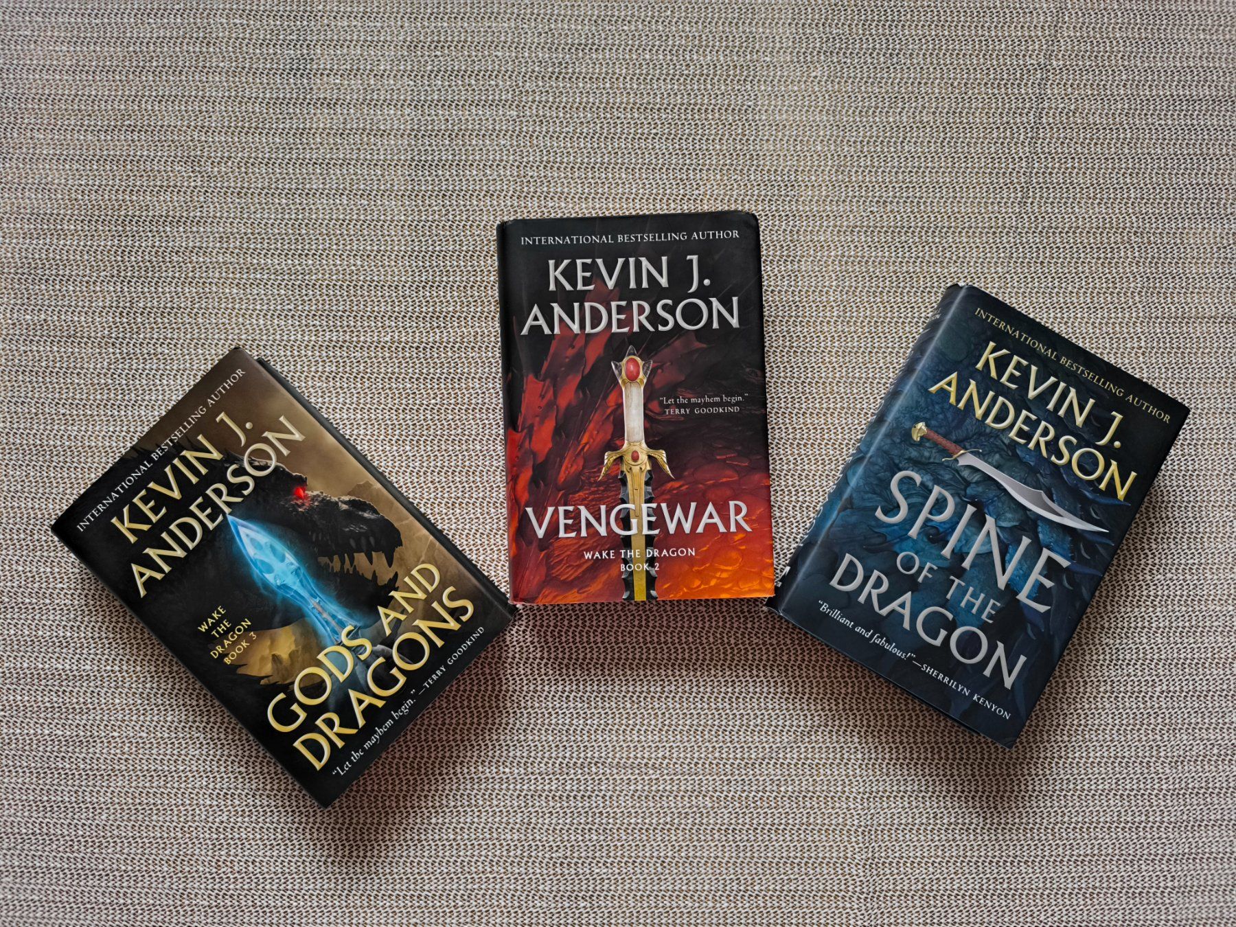 Bücher: Wake the Dragon Buch-Trilogie mit Autorenautogramm – Neu (gemäss Beschreibung) aus Oberwil i. S. von Smilijoe