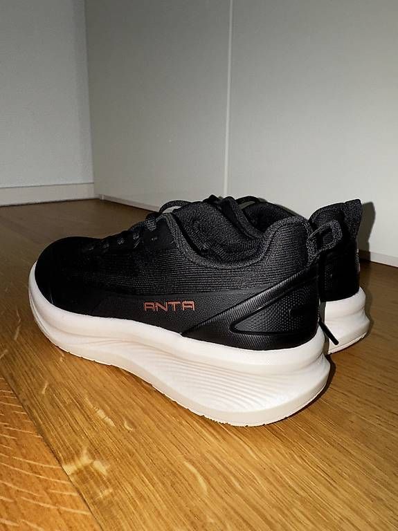Anta Scarpe da donna: Running shoes size 38.5 – Usato da Luzern venduto da fiona.1013 1