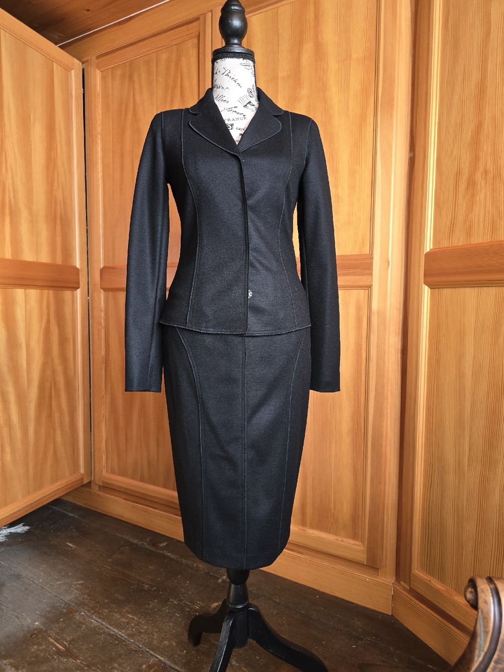 Max Mara Completi & Tailleur: Tailleur MaxMara blu – Nuovo (secondo la descrizione) da calpiogna venduto da dadalter