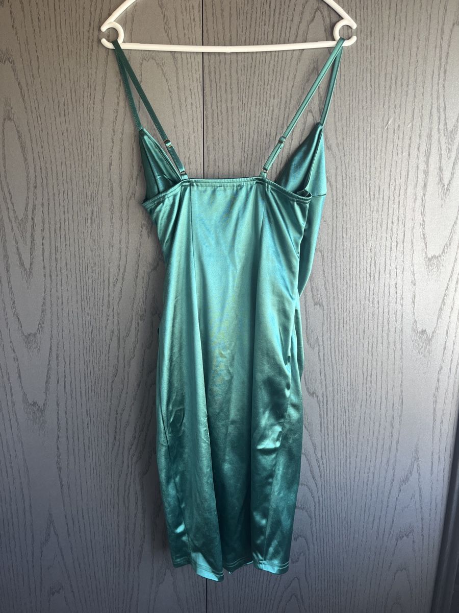 Vestiti: Robe verte émeraude en satin – Usato da Le Locle venduto da Ophelhugy 1