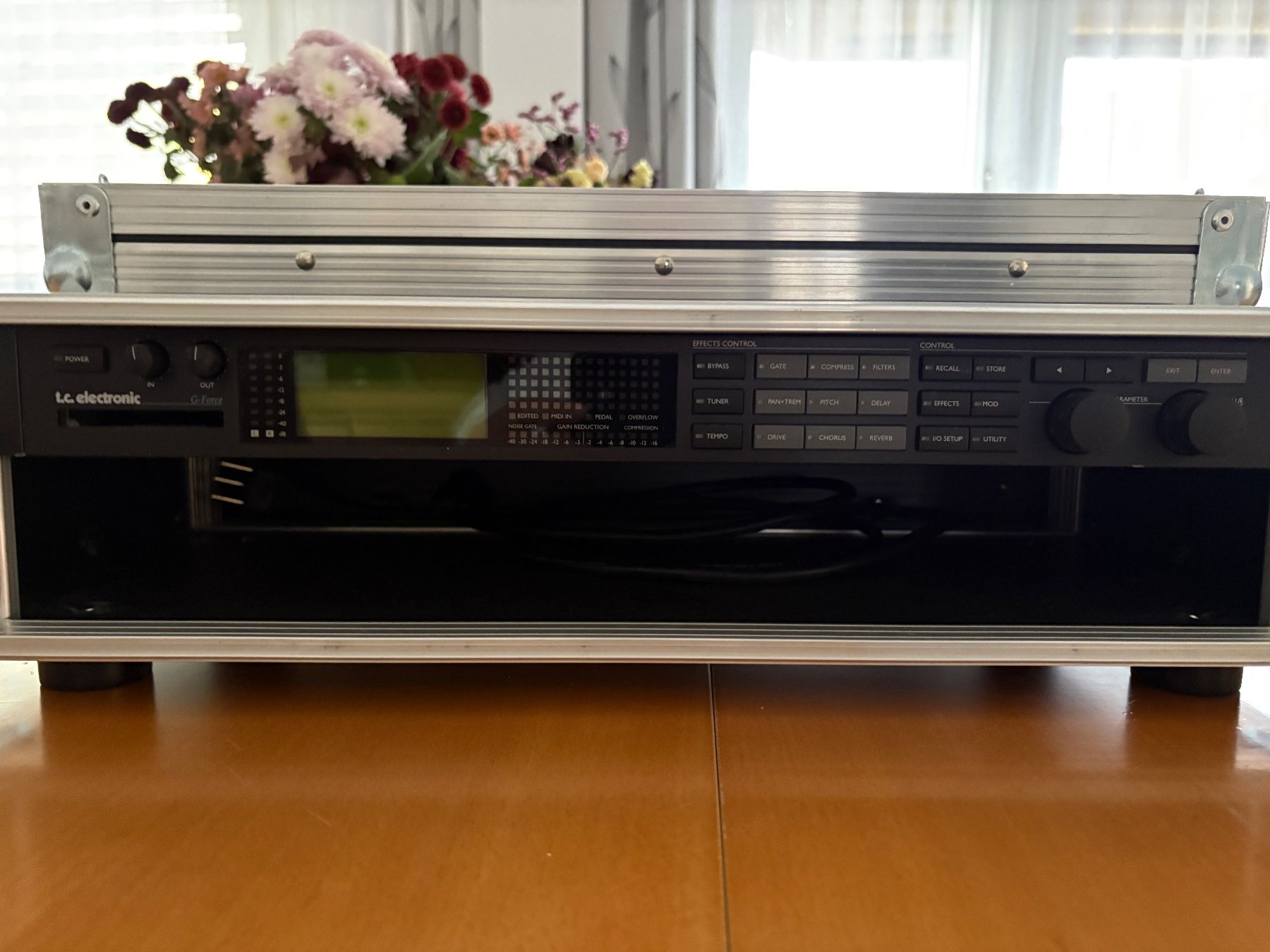 Strumenti musicali: T.C. Electronic G-Force Multieffektgerät + 2HE Rack – Usato da Basel venduto da Al_andy 3