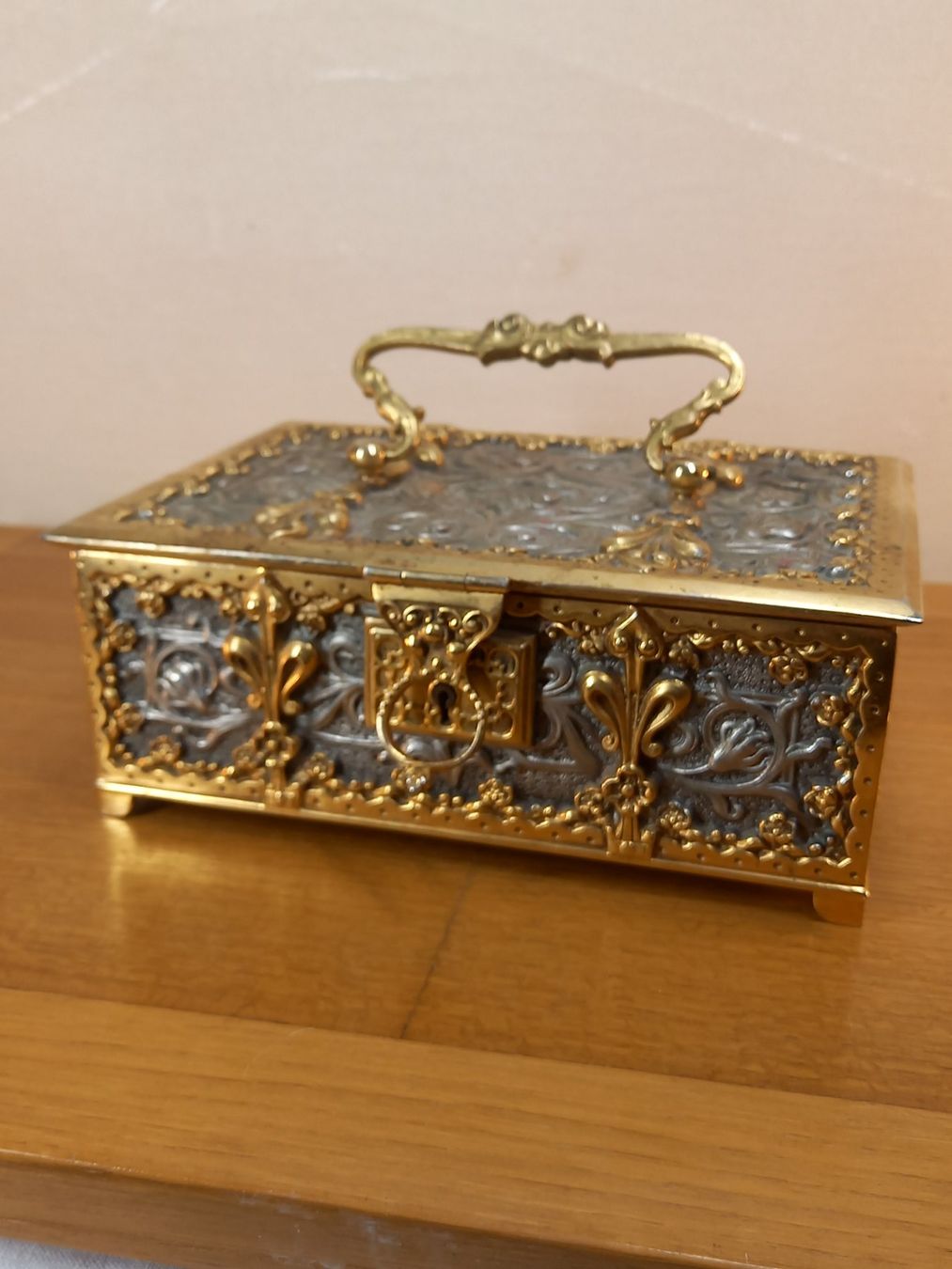 Barattoli: Boite argenté & Doré (Coffret à bijoux) – Usato da Ponts-de-Martel venduto da Henri-Louis 1