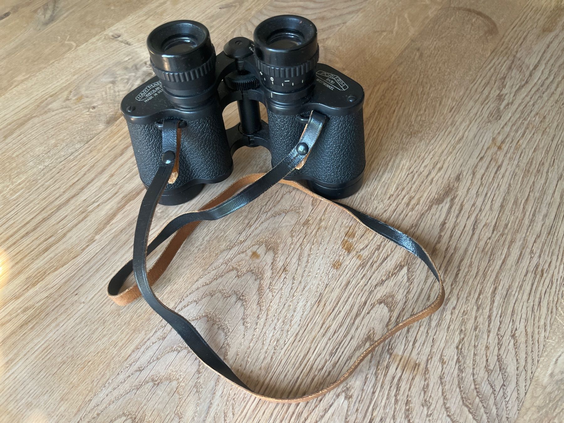 Binocoli: Fernglas/ Feldstecher Hartmann, vintage – Usato da Uhwiesen venduto da cinnaj 1