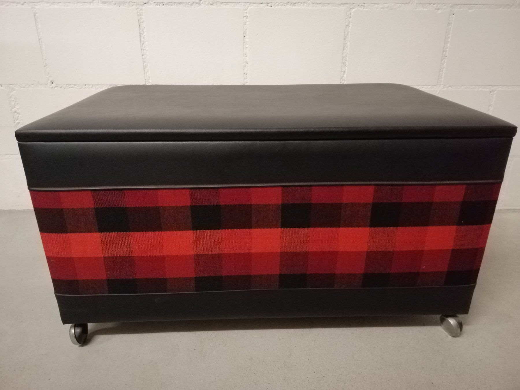 Cassapanche: Original Truhe aus den 50er , Hocker – Usato da Villmergen venduto da MONCHHICHI