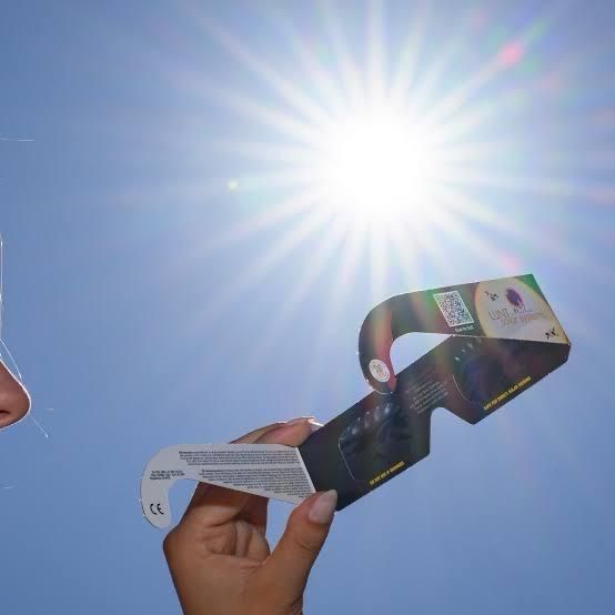 Brillen & Gläser: Sonnenfinsternisbrille – Neu (gemäss Beschreibung) aus Root von RANI.S 1