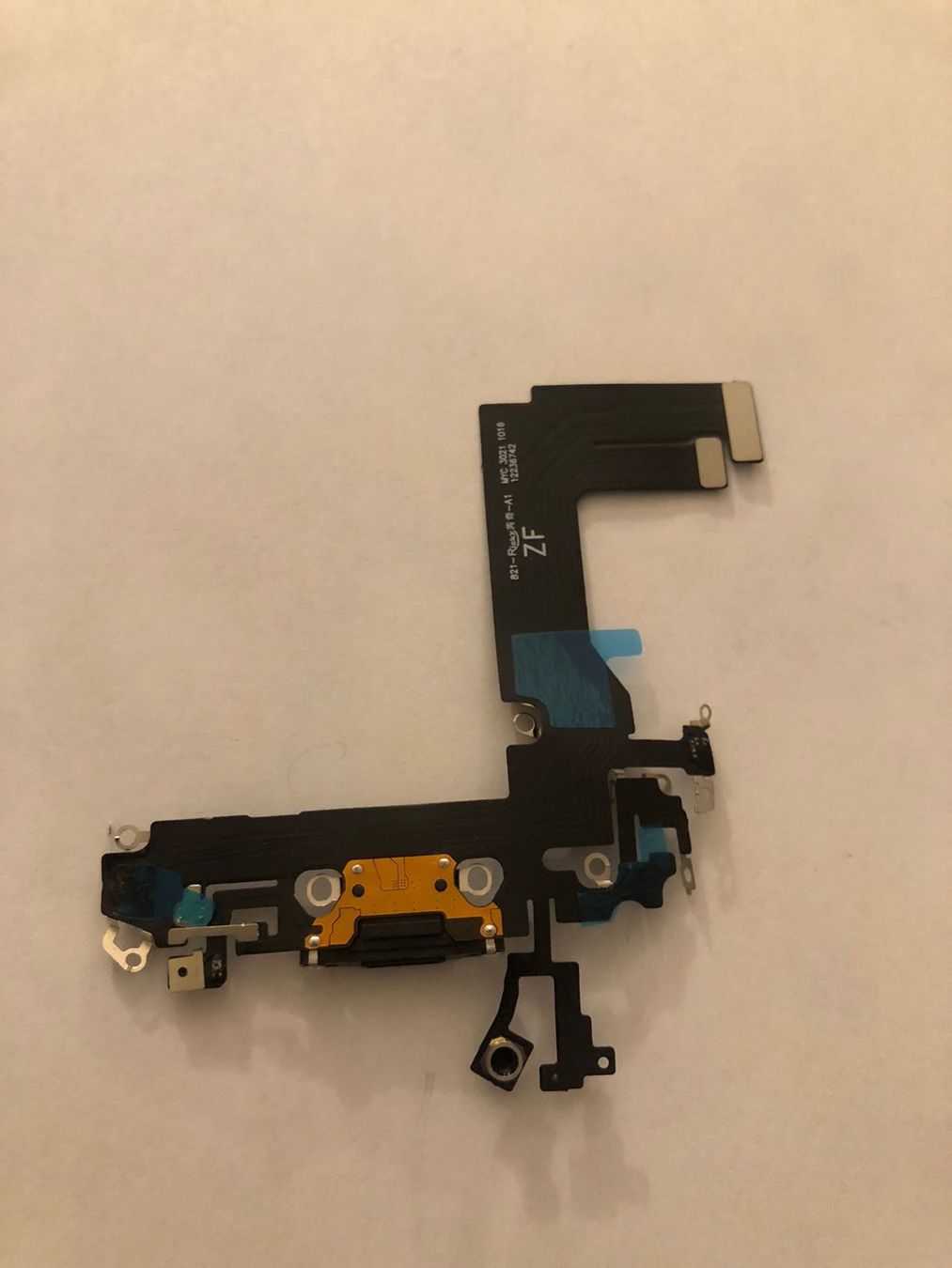 Apple Telefoni cellulari / Smartphones: Connecteur de charge iPhone 13 mini - Pièce de rechange – Nuovo e nell'imballaggio originale da Leukerbad venduto da mig_8bbp 1