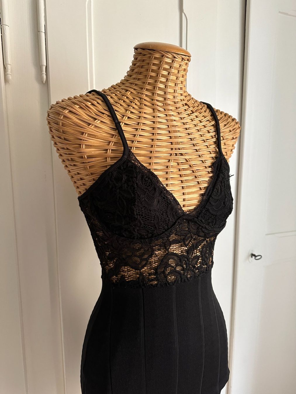 Kleider: MISSGUIDED - Kleid schwarz mit Spitze 34 – Gebraucht aus Zürich von Diazaio 1