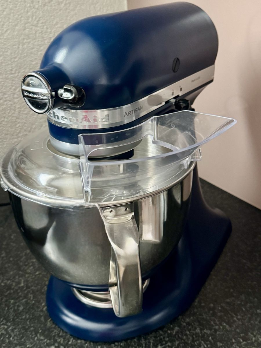 Kitchenaid Elettrodomestici da cucina: Robot culinaire KitchenAid Artisan 4.8L bleu accessoires – Usato da Sugiez venduto da jen_t9qh 1