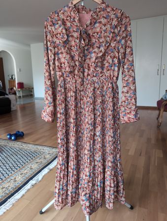 Elegant Floral Print Pleated Dress - Perfect for summer!