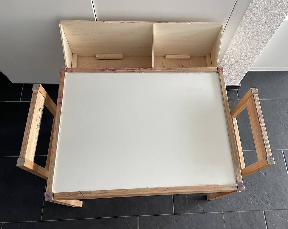 Ikea Tavoli: Kindertisch mit extra Ablagefläche (abnehmbar) & 2 Stühlen – Usato da Gachnang venduto da ch.m 1