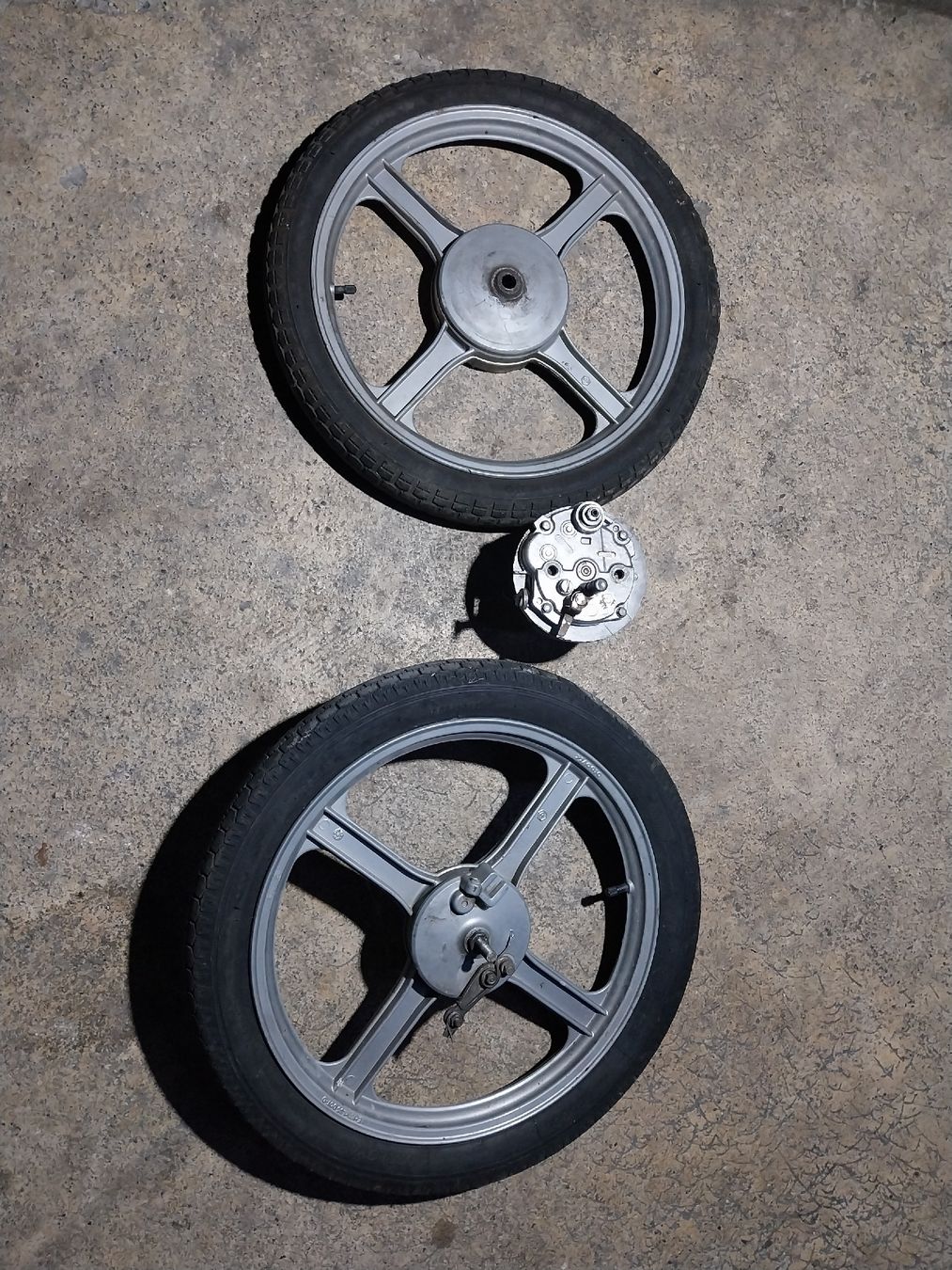 Piaggio Pneumatici & Ruote complete: A vendre  roues de Piaggio Si – Usato da chatelaine venduto da the_l5wf 1