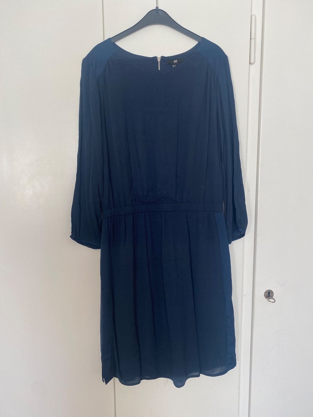 H&M Robes: Kleid Gr 40 dunkelblau – D'occasion à Zürich par Herbion1