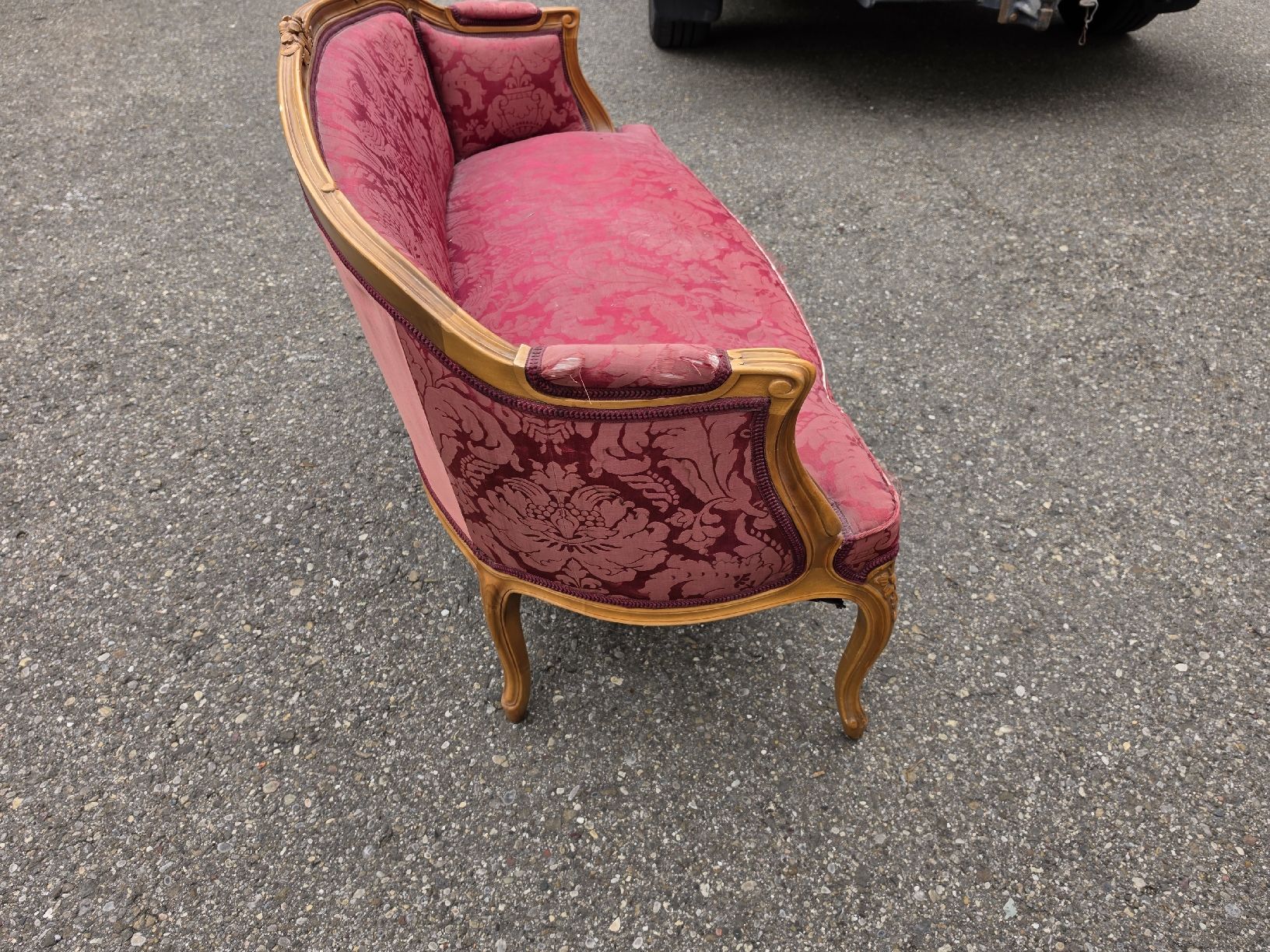 Divani: Restaurationsbedürftiges Sofa, antik, Holzgestell, rot  – Usato da Mettlen venduto da elios0888 3