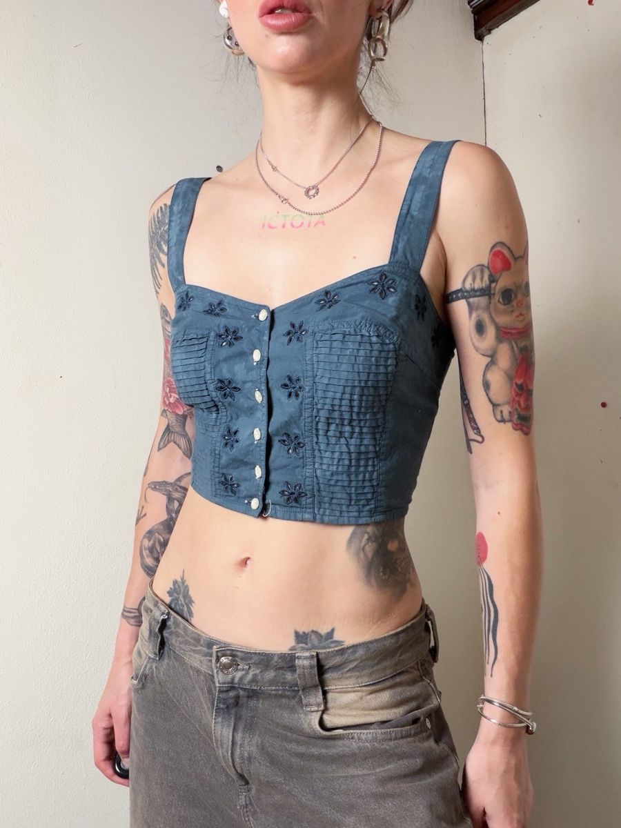 Tops: blue embroidered crop top size S – D'occasion à Knonau par Grapesvintage 1