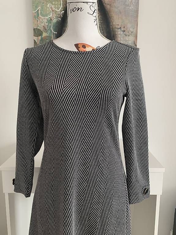 Kleider: Kleid ESPRIT schwarz/grau – Gebraucht aus Einsiedeln von ver_sb5p 1
