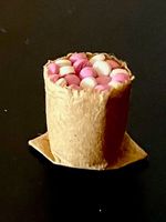 Fruchtbonbons in Tüte f/Puppenstuben. Handarbeit/GB.