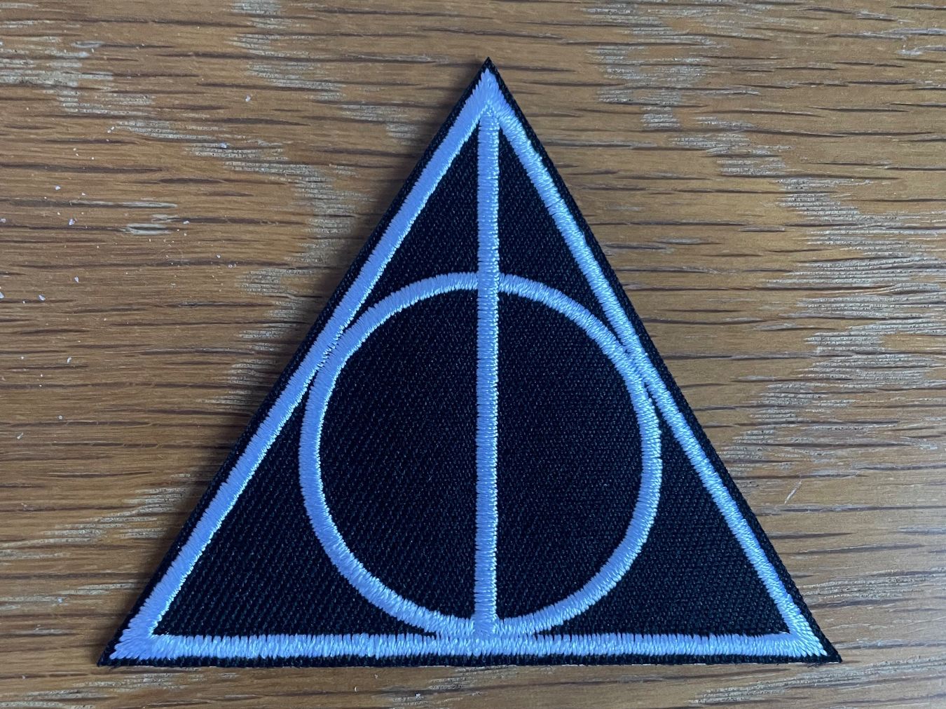 Toppe: Harry Potter Heiligtümer des Todes Symbol Patch Aufnäher – Nuovo (secondo la descrizione) da Horn venduto da abutre72