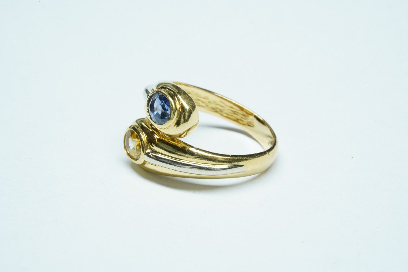 Anelli: Fingerring 18k Gelbgold mit Saphiren – Usato da Bülach venduto da Re-Jewelled 2