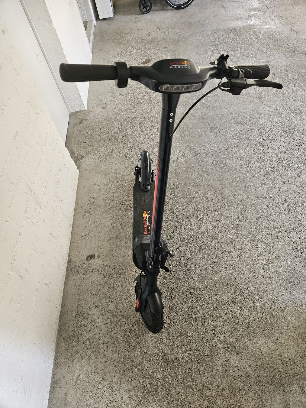 Scooter: Red Bull Racing E-Scooter – Usato da Thun venduto da Karl.Karlson 1