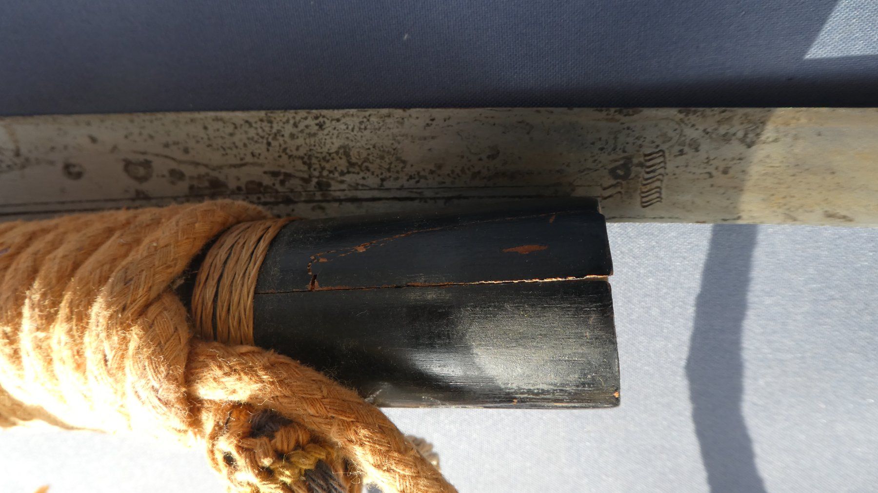 Autres collections & raretés: Traditionelles Schwert mit Scheide gebraucht. – D'occasion à Diessenhofen par Hundeseele 3