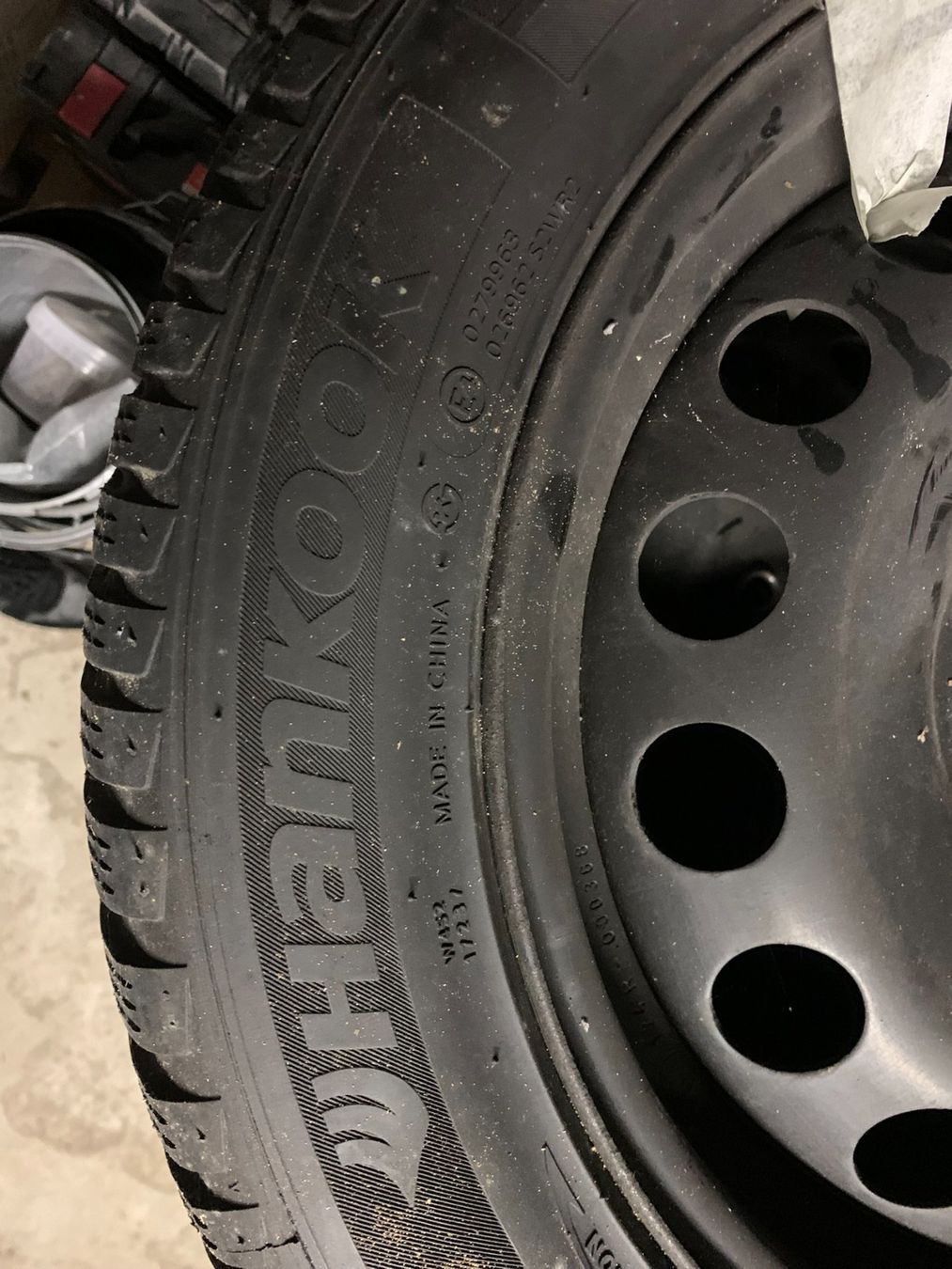 Hankook Pneus & Kompletträder: Audi TT Winterpneu – Gebraucht aus Obstalden von lacix68 1