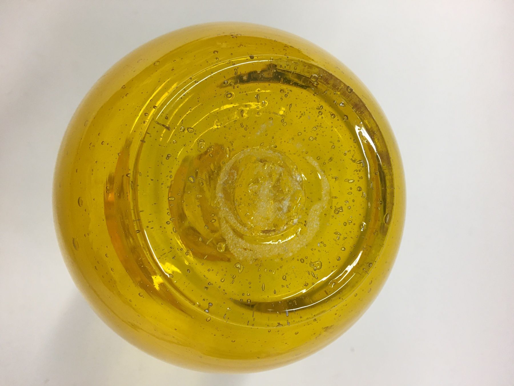 Vasen & Gefässe: Vintage Glasvase, bernsteinfarben, Handarbeit – Gebraucht aus Olten von ELHANDEL 4