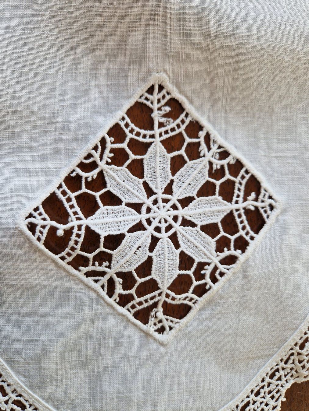 Altra biancheria da tavola: Feine Deckchen mit St. Gallen Spitze, 41x23cm – Nuovo (secondo la descrizione) da Bern venduto da Antikbatik 4